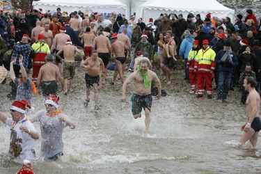 Nieuwjaarsduik Berkendonk in Helmond