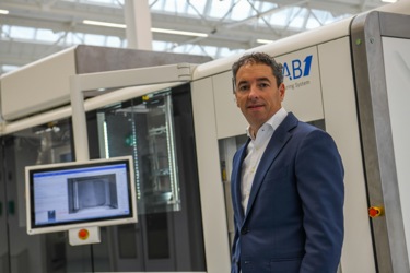 Additive Industries rondleiding door nieuwe gebouw en interview met Daan Kersten. Het gaat om een oude Philips Fabriek gemoderniseerd door dit hightech bedrijf
